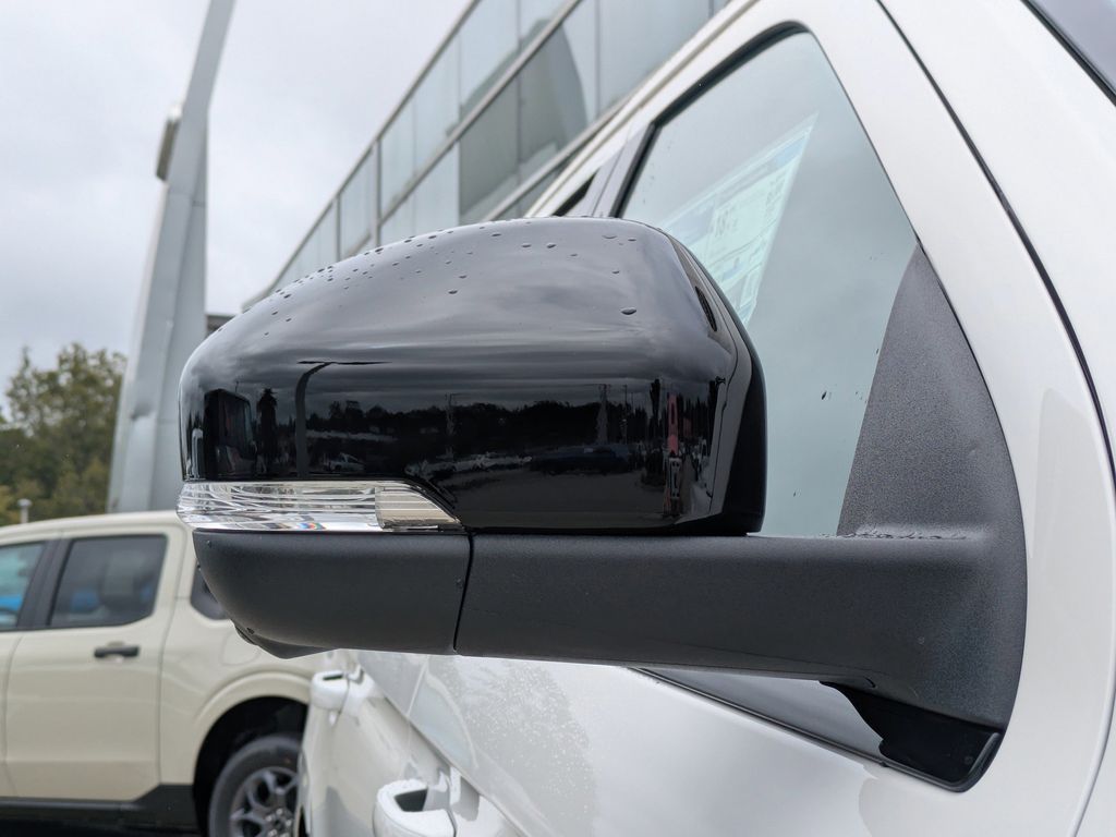 2025 Ford Expedition photo 12