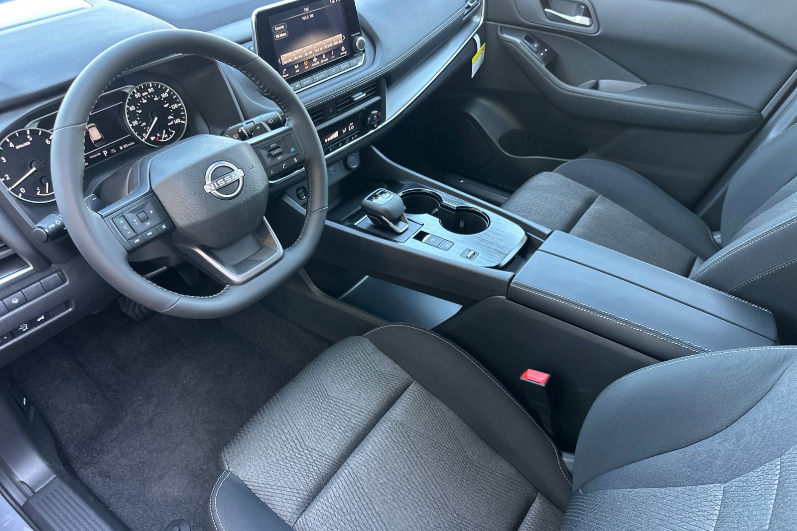 2026 Nissan Rogue SV photo 10