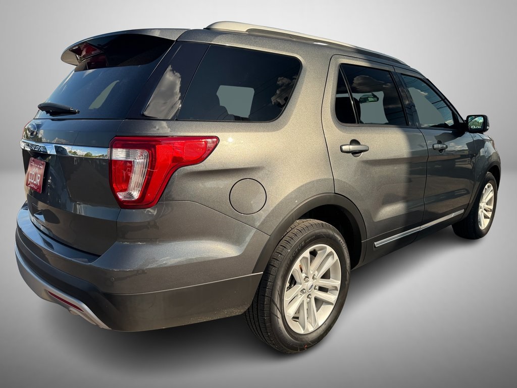 2017 Ford Explorer XLT photo 3