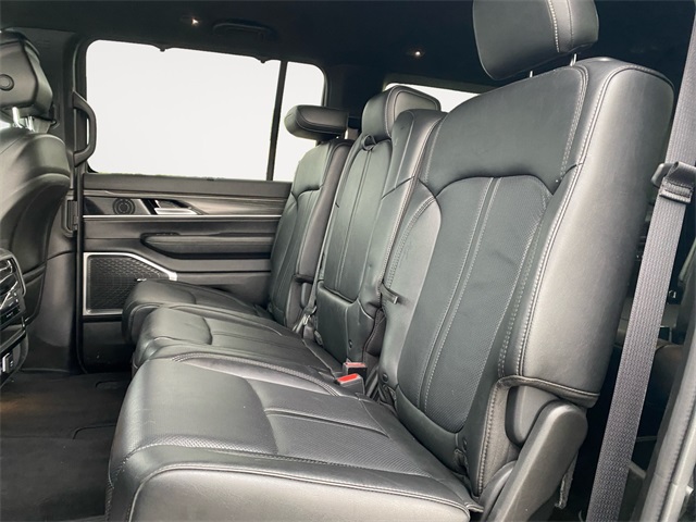 2023 Jeep Wagoneer L Series III photo 13