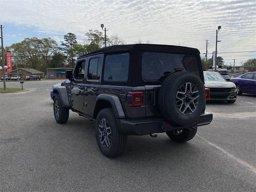 2024 Jeep Wrangler Sahara photo 3