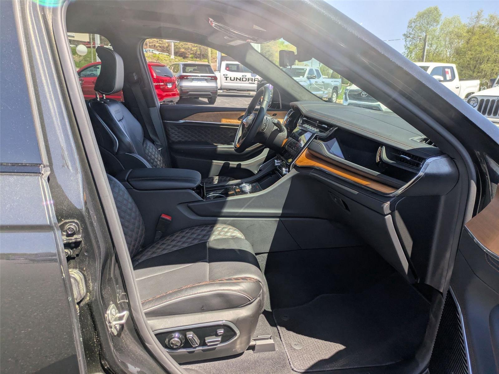 2023 Jeep Grand Cherokee L Summit Reserve photo 27