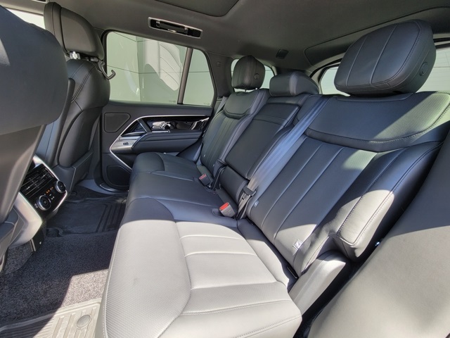 2024 Land Rover Range Rover SE photo 19
