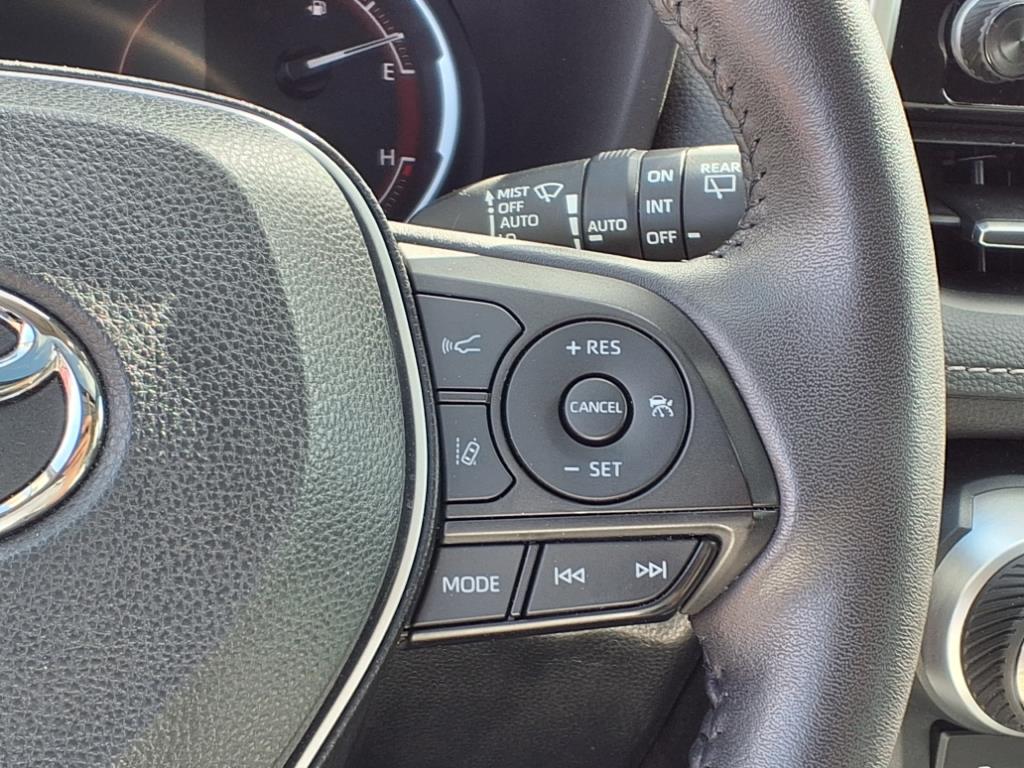 2023 Toyota RAV4 XLE Premium photo 13