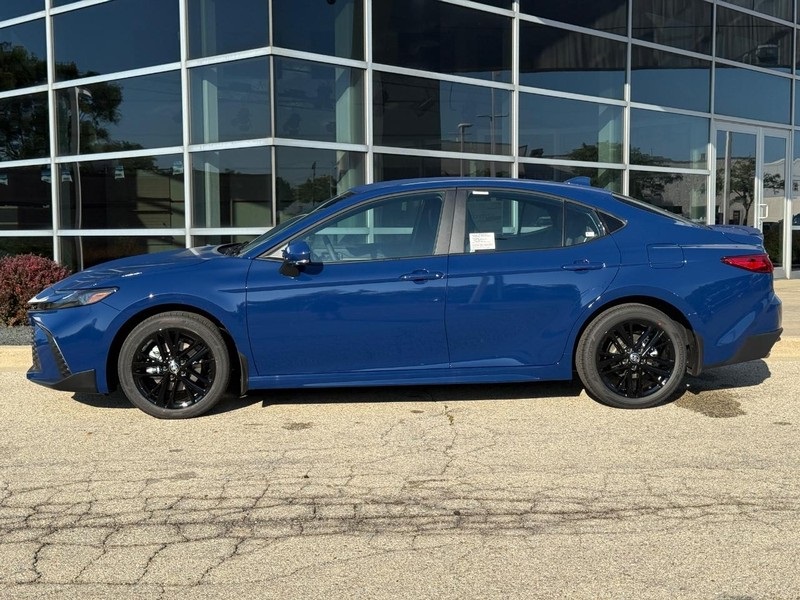 2026 Toyota Camry SE photo 6