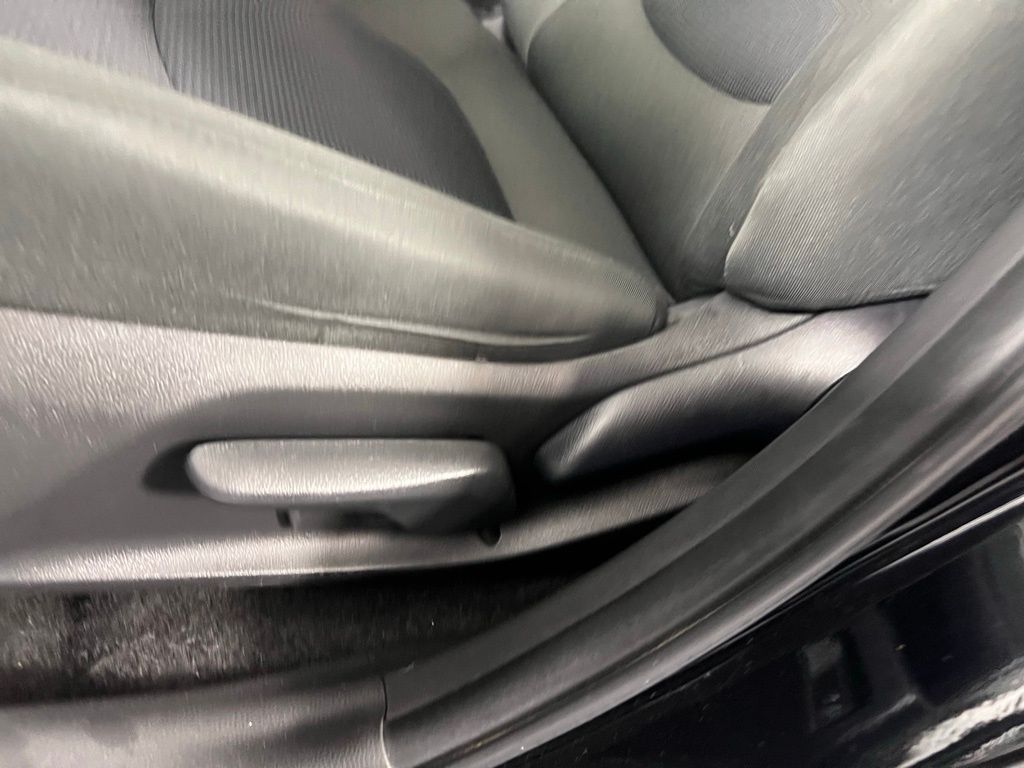 2024 Toyota RAV4 LE photo 8