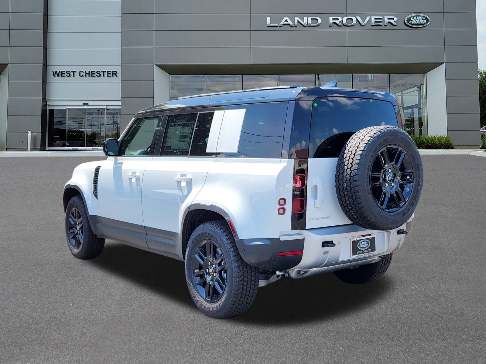 2025 Land Rover Defender 110 S photo 3