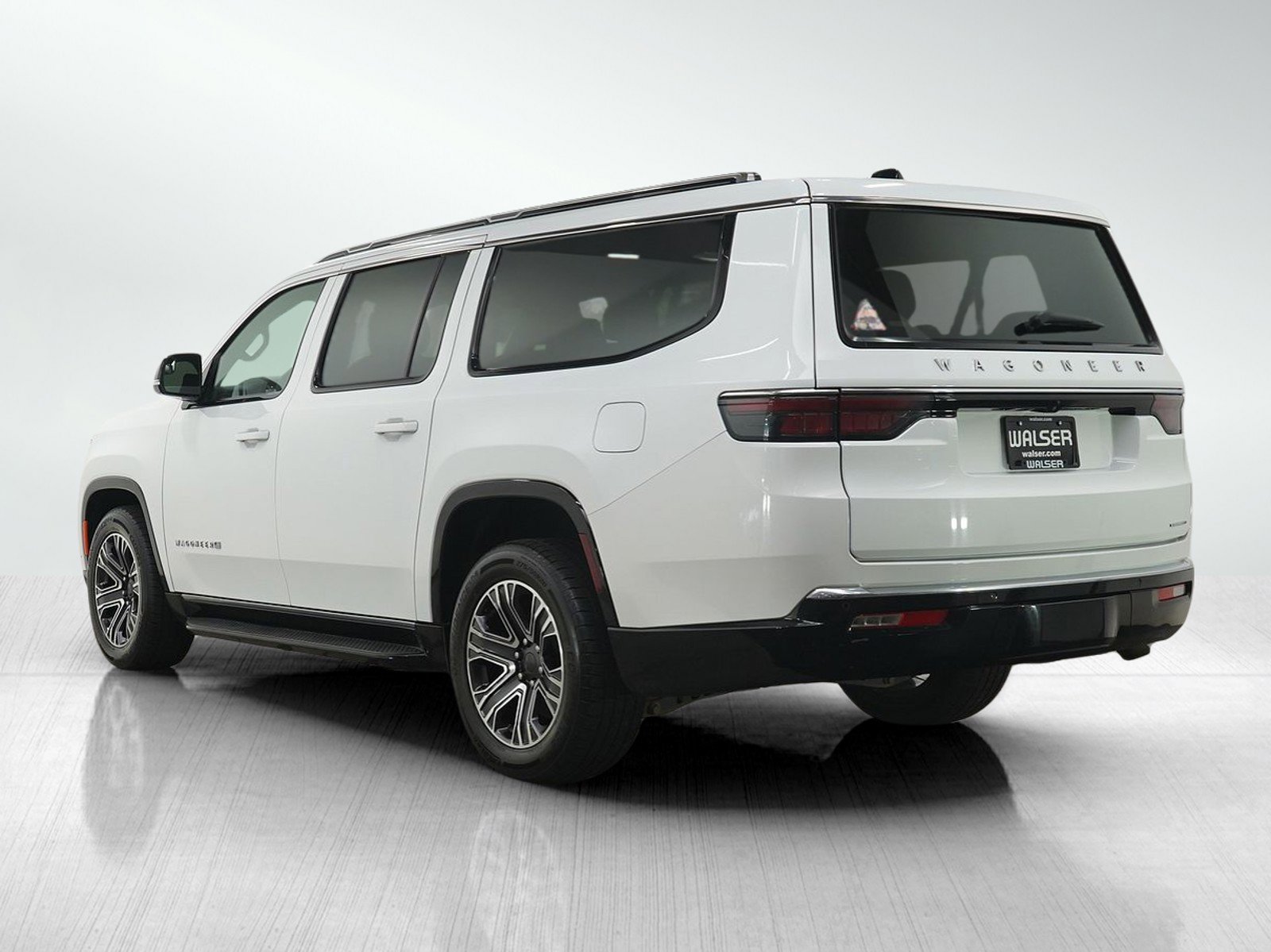 2024 Jeep Wagoneer L Series II photo 3