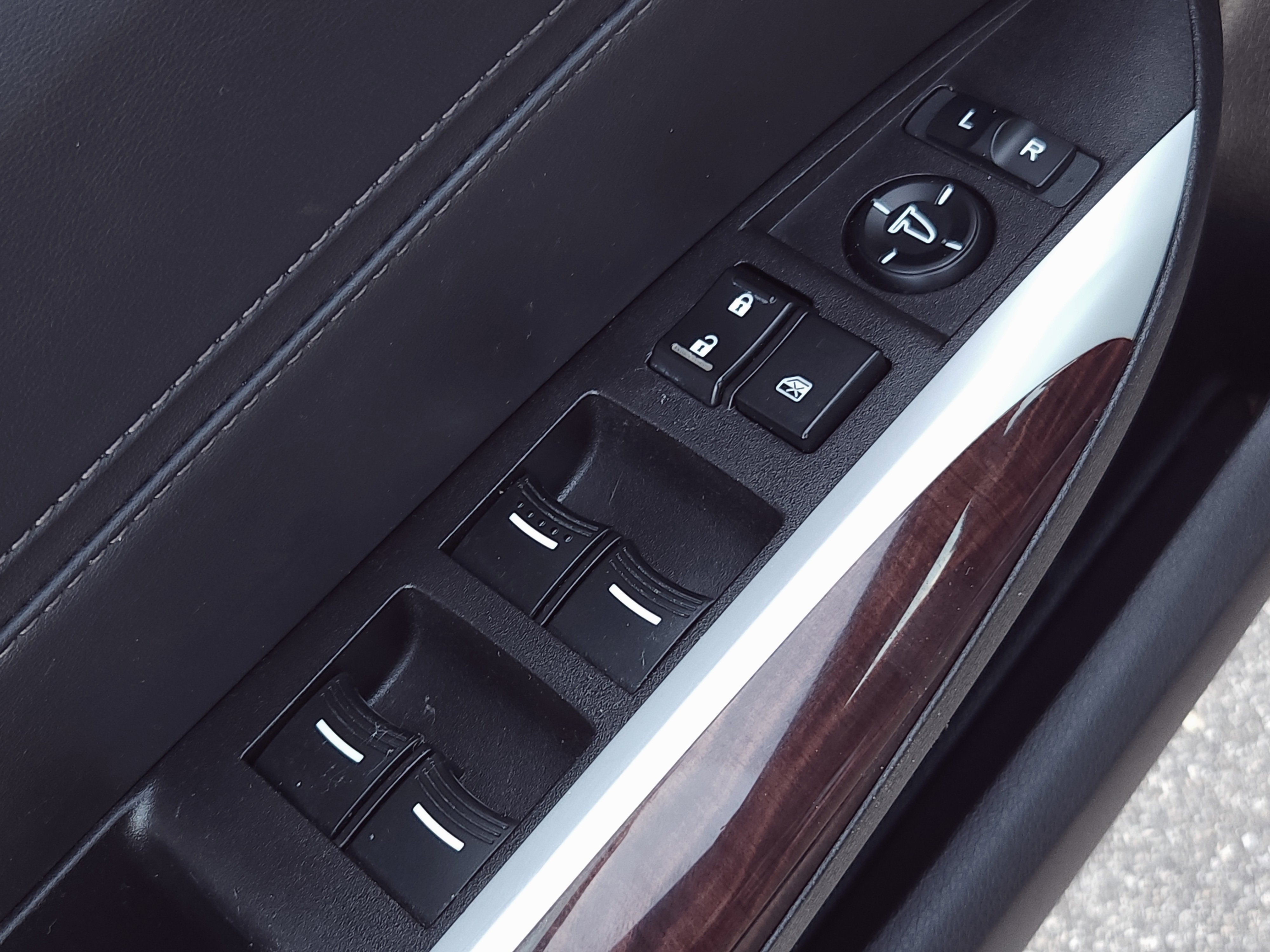 2017 Acura TLX 2.4L Base photo 21
