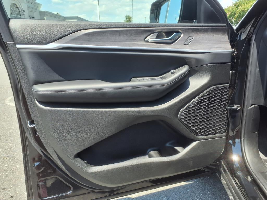 2025 Jeep Grand Cherokee Limited photo 4