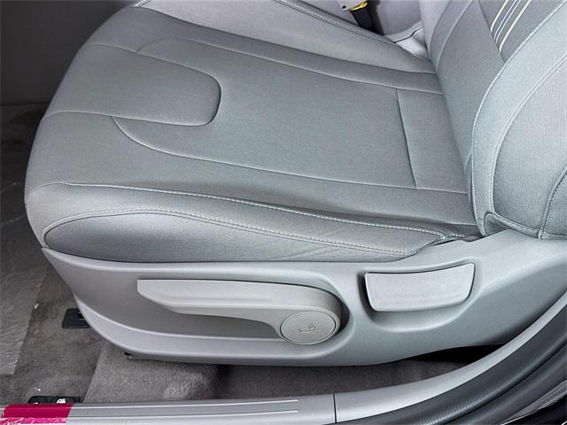 2025 Hyundai Elantra SEL Sport photo 23