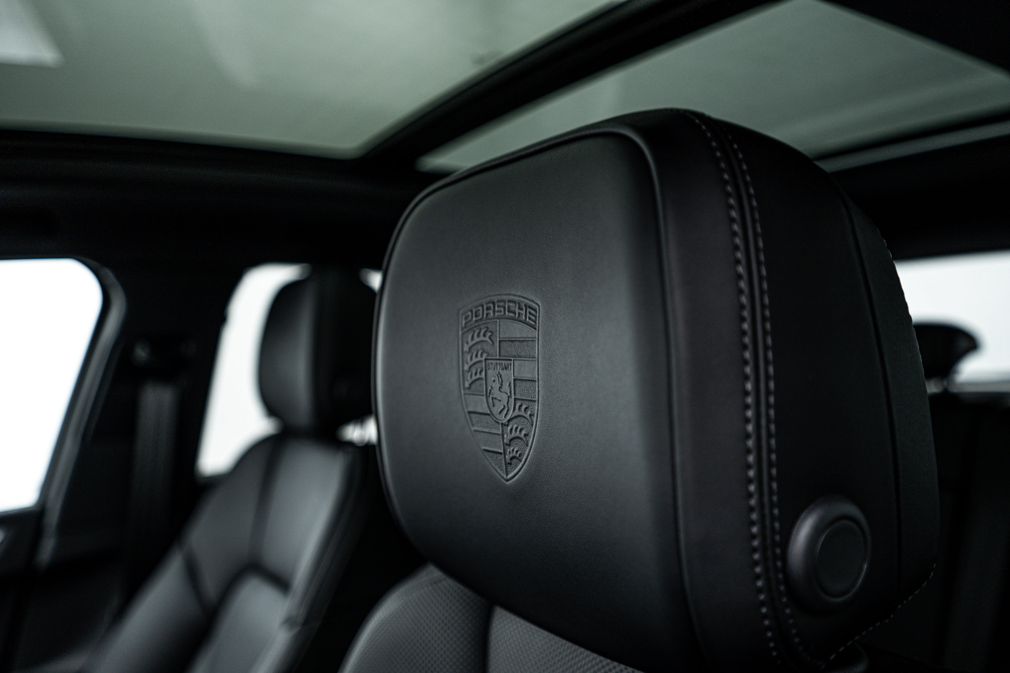 2025 Porsche Macan Base photo 13