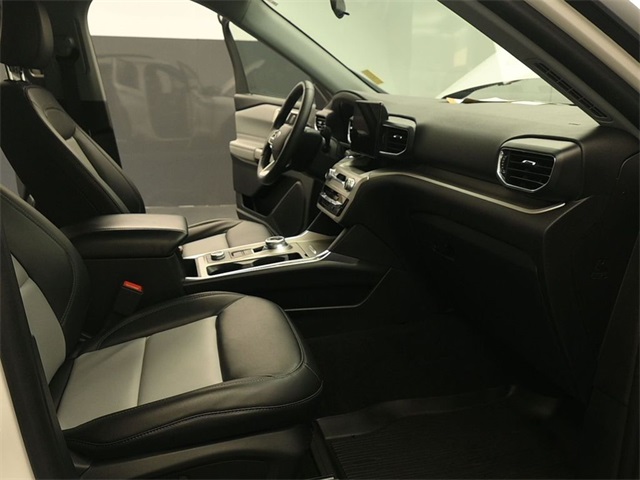 2022 Ford Explorer XLT photo 13