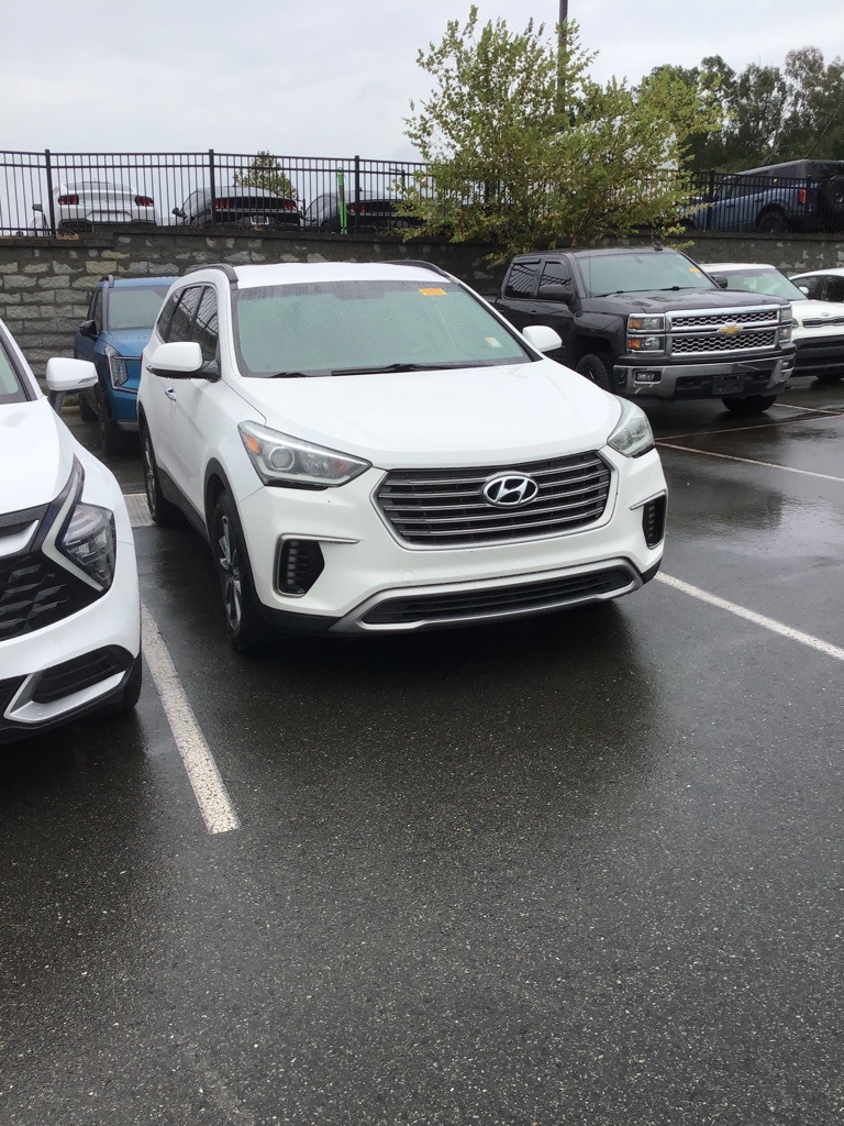 2017 Hyundai Santa Fe SE photo 3