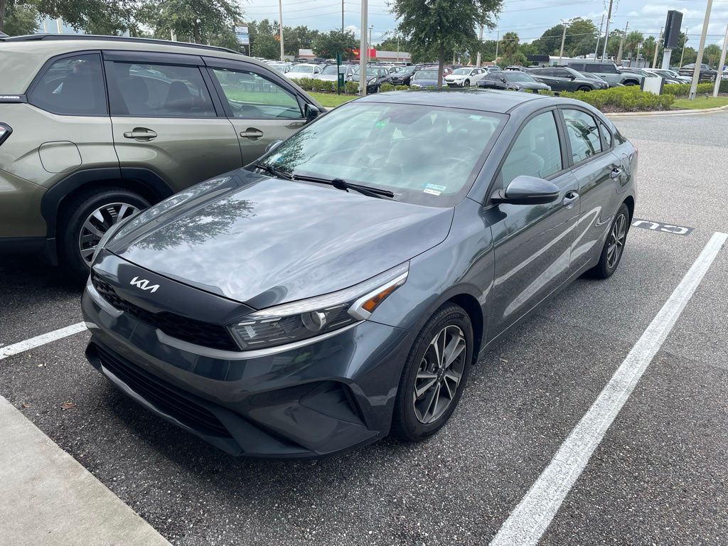 2022 Kia Forte LXS photo 2
