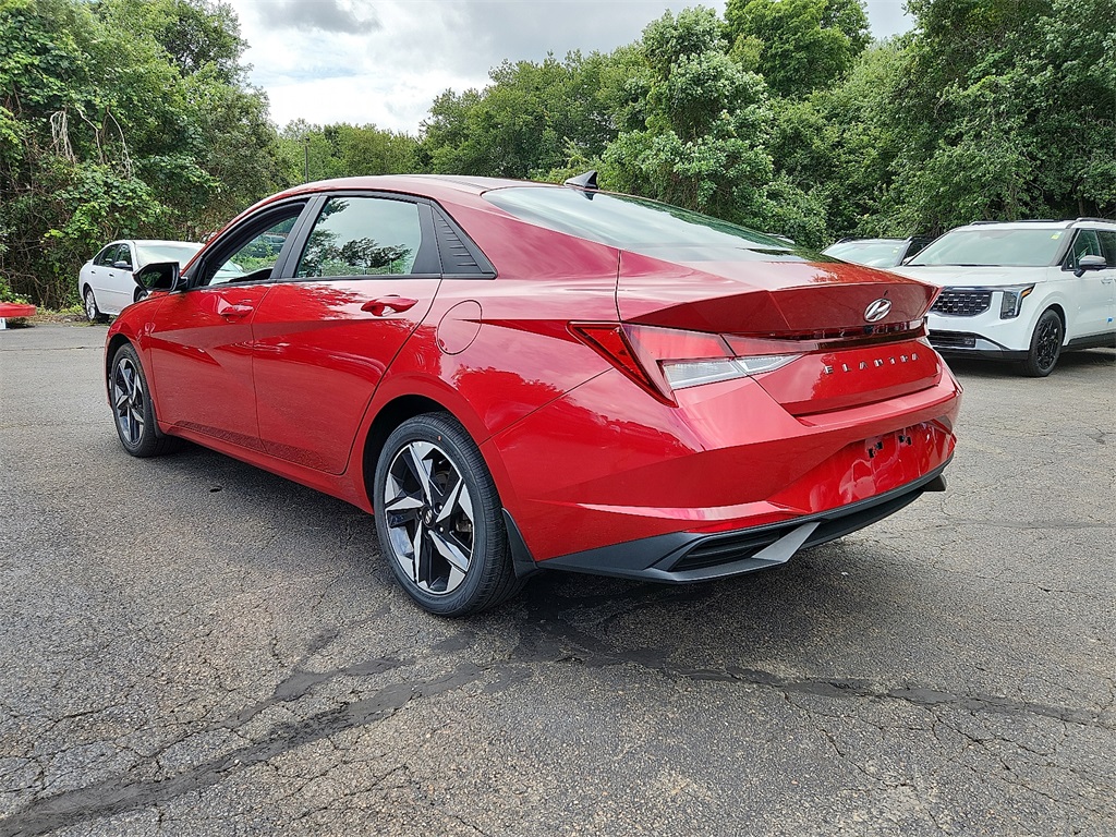 2023 Hyundai Elantra SEL photo 4