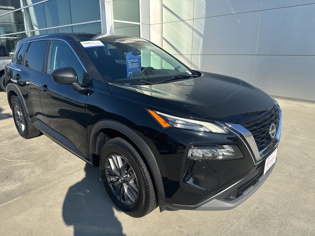 2023 Nissan Rogue S's photo