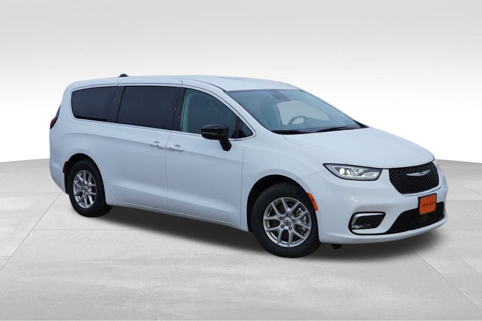 2024 Chrysler Pacifica Touring L photo 2