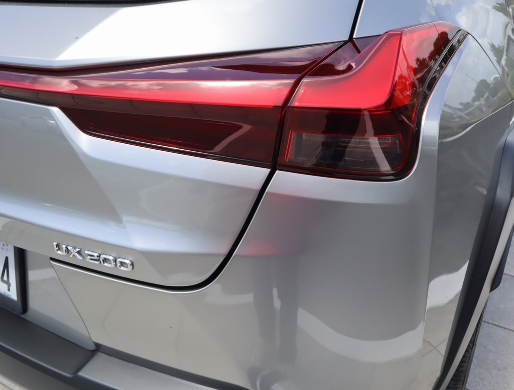 2020 Lexus UX 200 photo 15