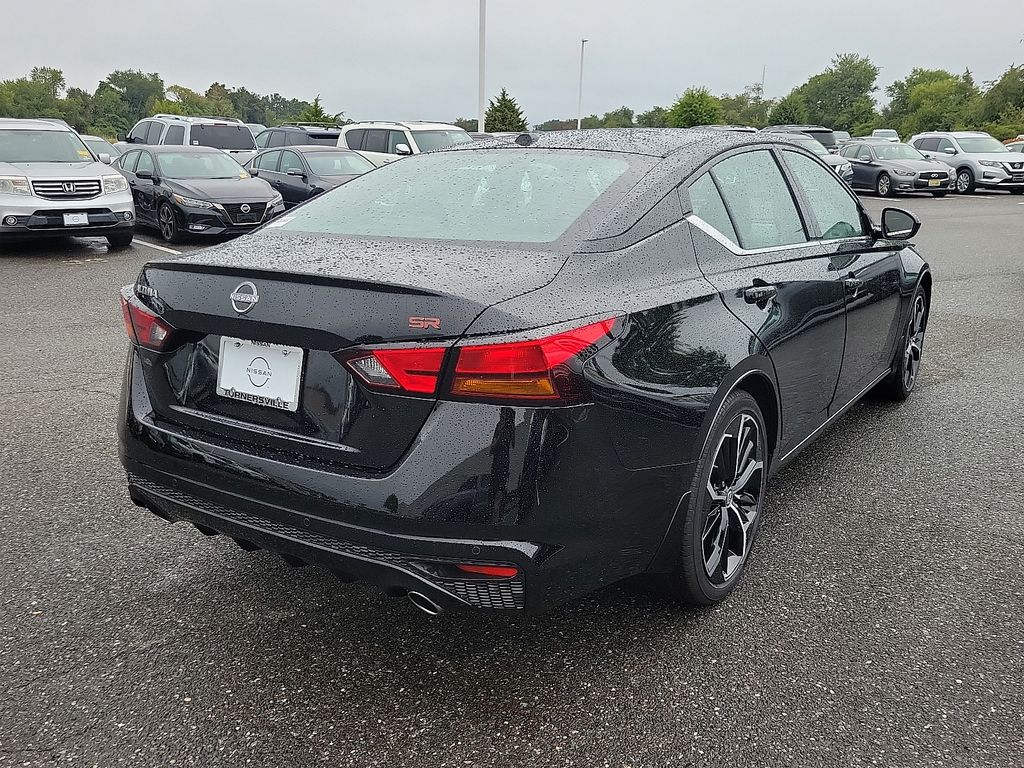2025 Nissan Altima 2.5 SR photo 4