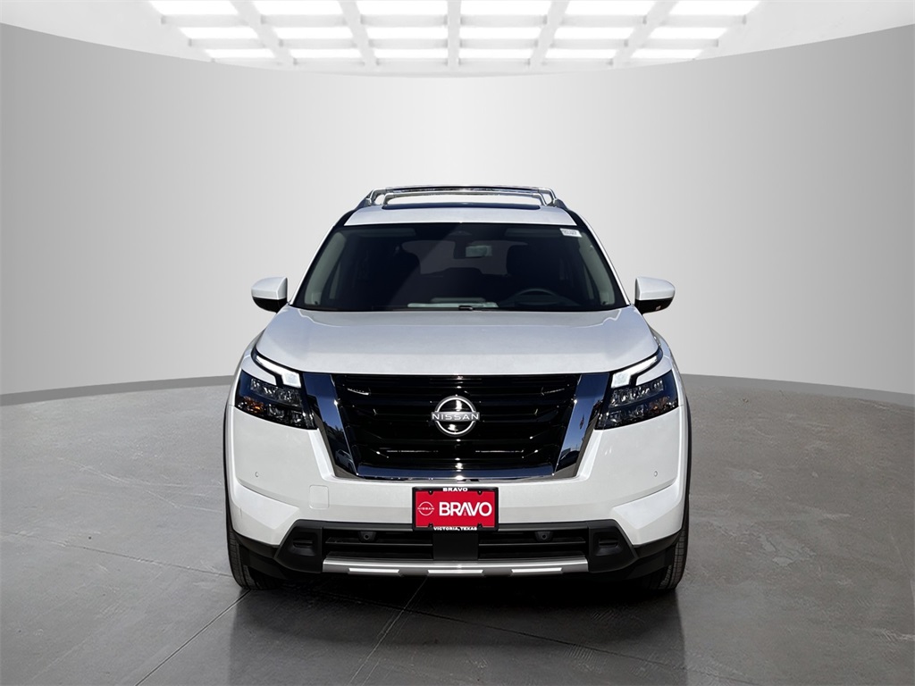 2025 Nissan Pathfinder Platinum photo 2