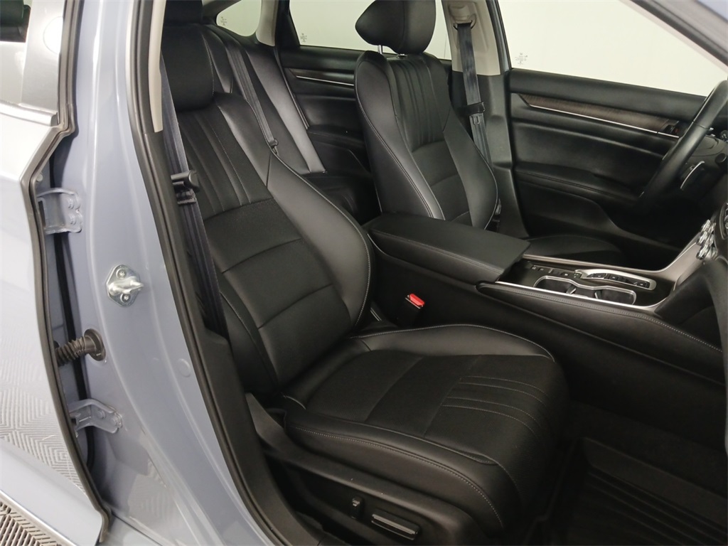 2022 Honda Accord Hybrid Touring photo 19