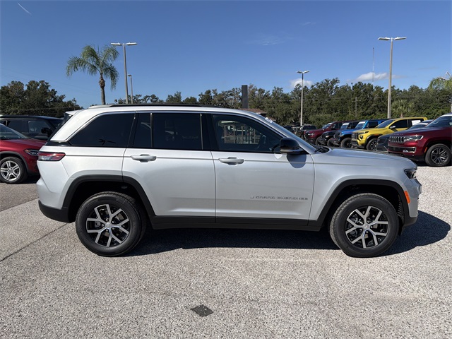 2025 Jeep Grand Cherokee Limited photo 2