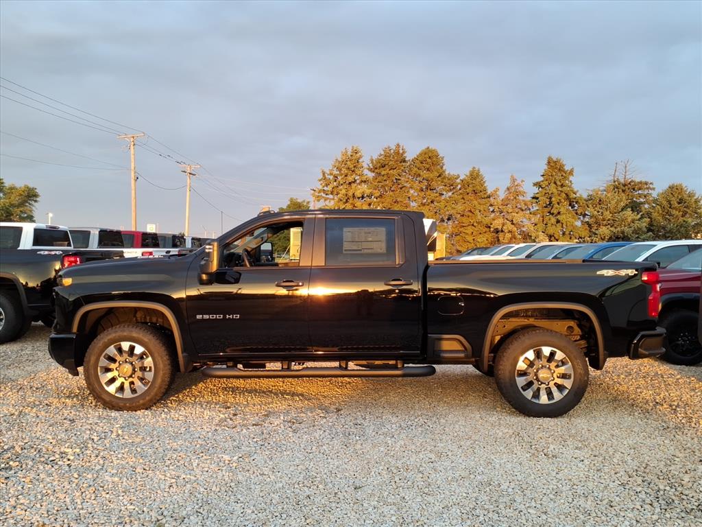 2026 Chevrolet Silverado 2500HD Custom photo 2