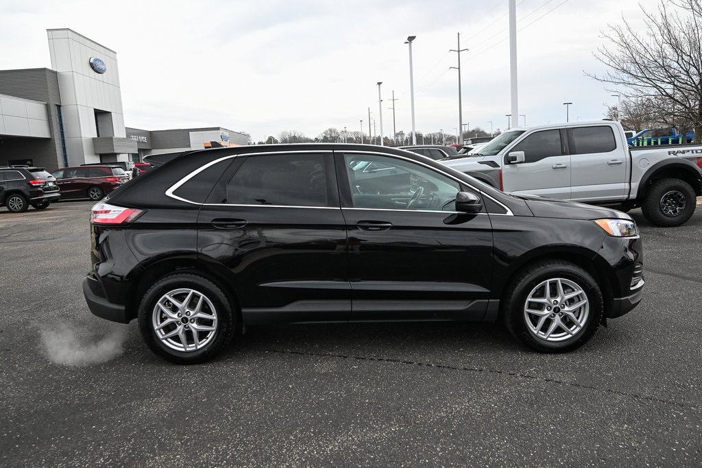 2024 Ford Edge SEL photo 2