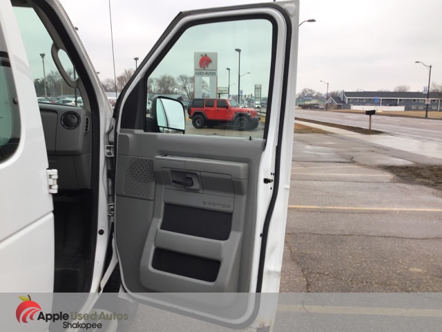 2013 Ford E-250 photo 9