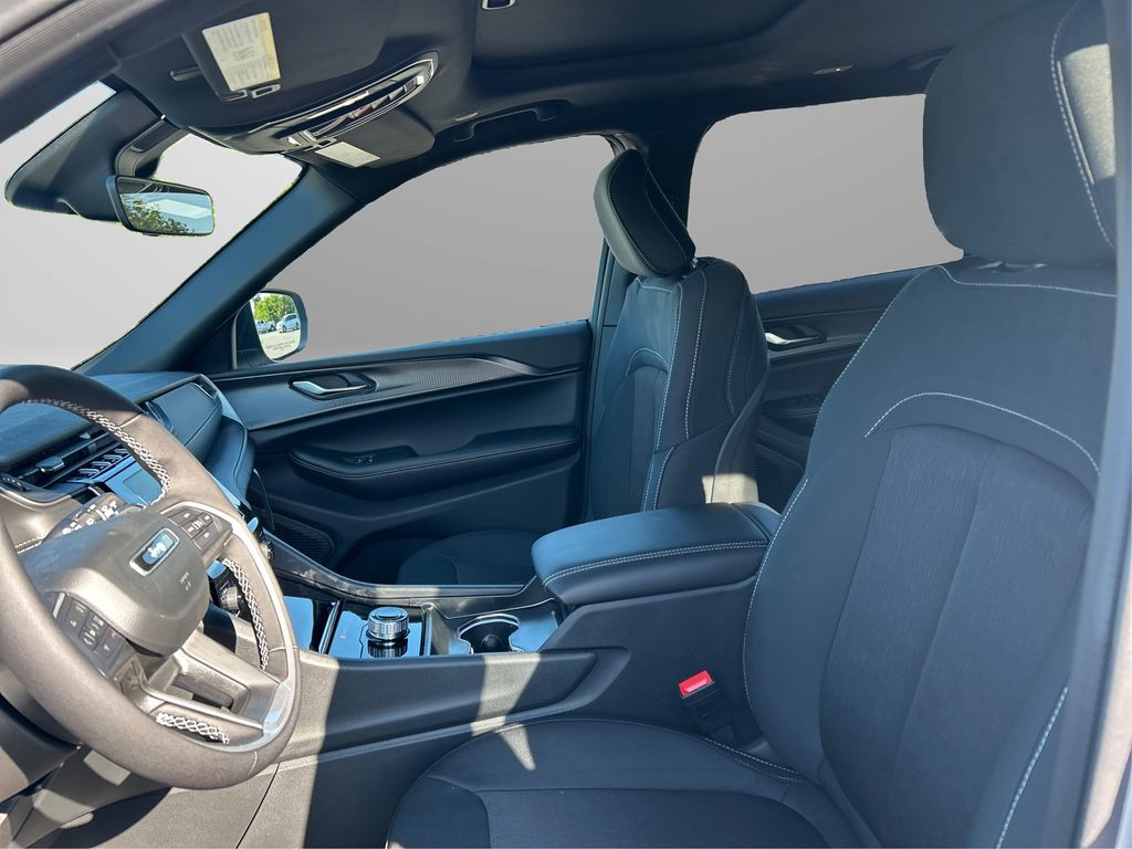 2025 Jeep Grand Cherokee Laredo X photo 6