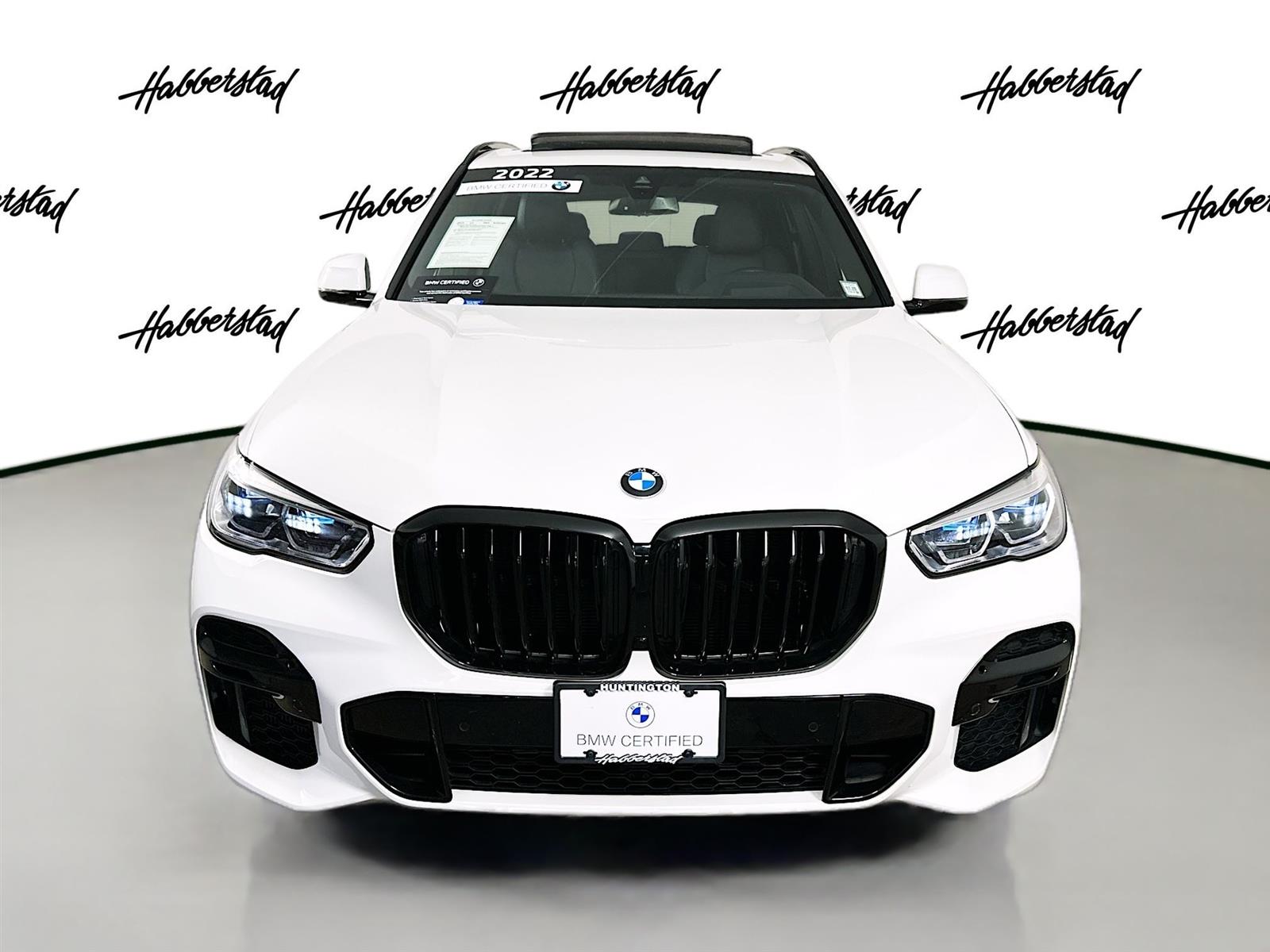 Certified Used 2022 Alpine White BMW xDrive40i image 2