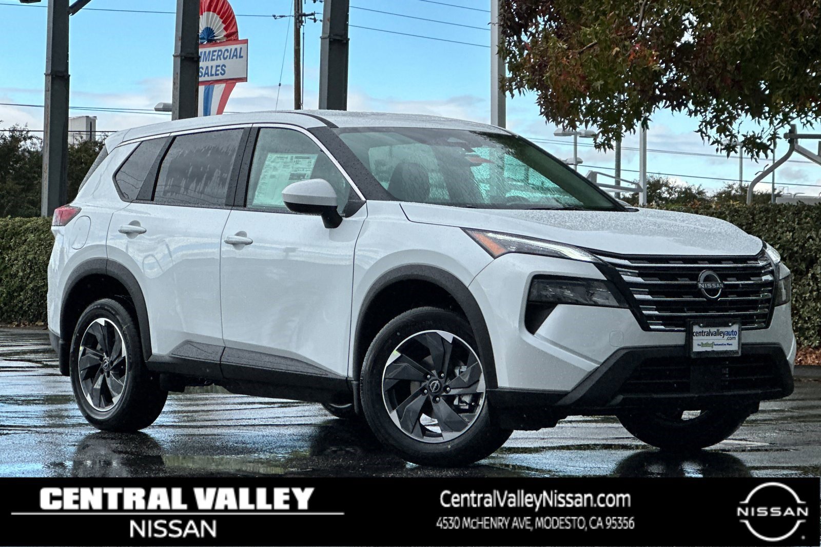 2026 Nissan Rogue SV's photo