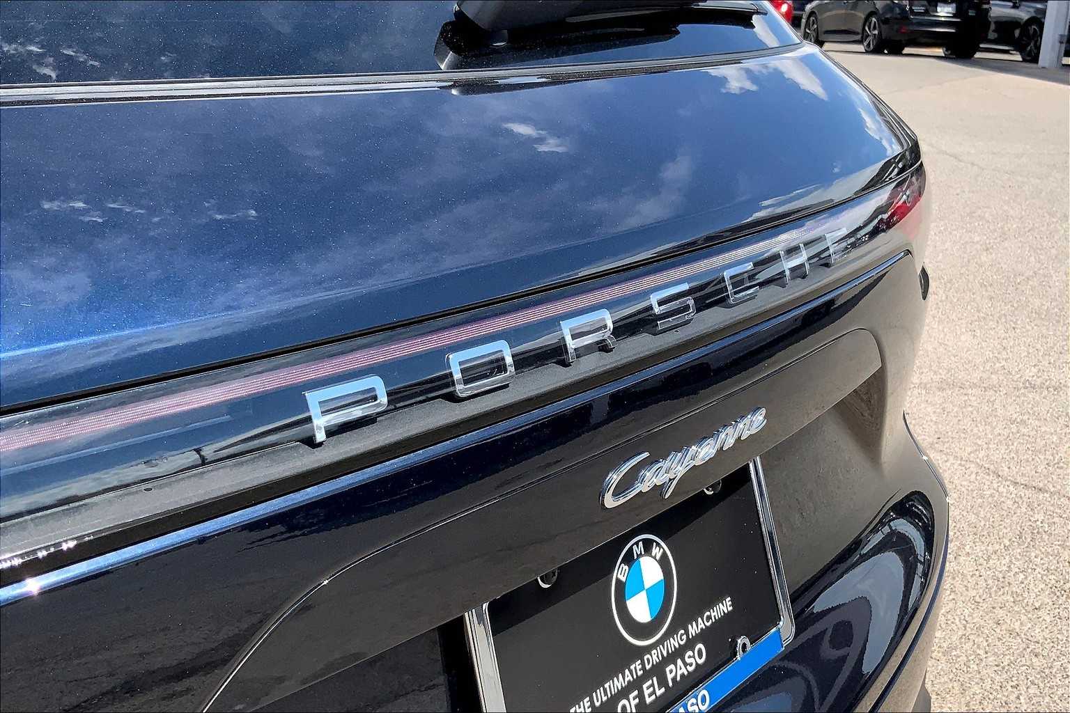 2022 Porsche Cayenne Base photo 9