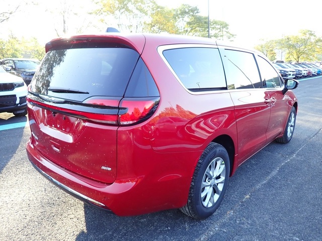 2026 Chrysler Pacifica photo 6