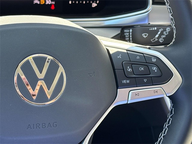 2025 Volkswagen Taos SE photo 4