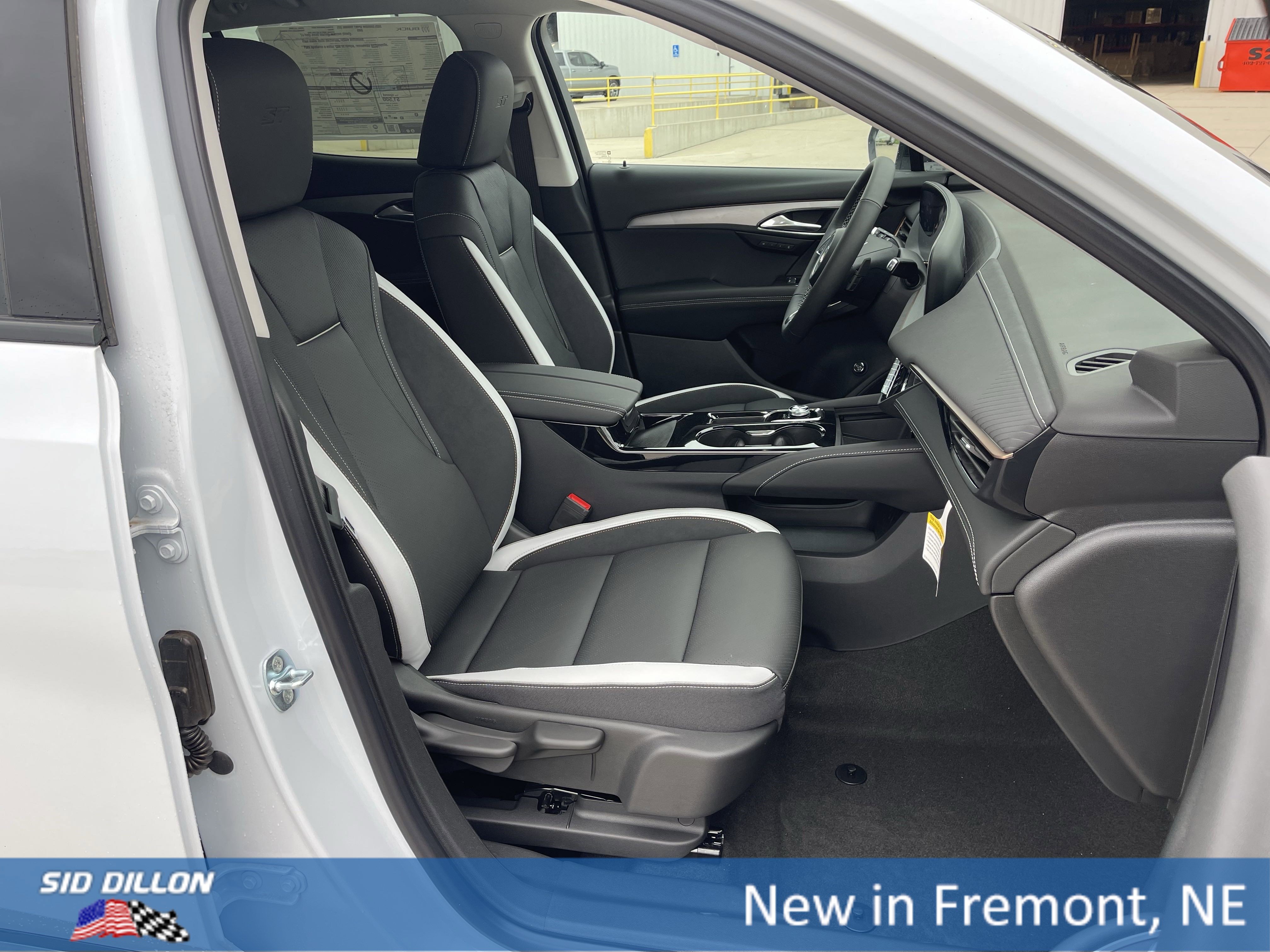 2025 Buick Envision Sport Touring photo 5