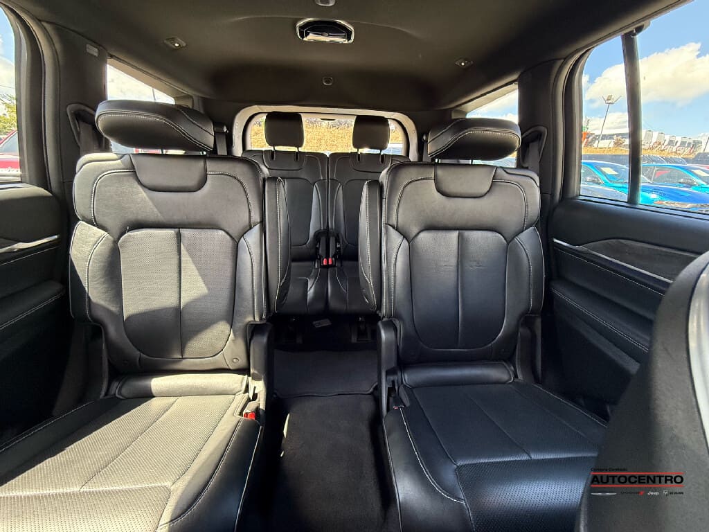 2022 Jeep Grand Cherokee L photo 2