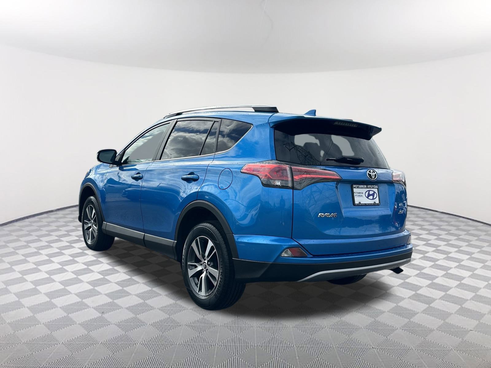 2017 Toyota RAV4 XLE photo 7
