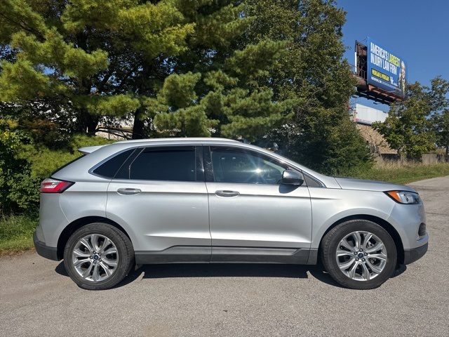 2019 Ford Edge Titanium photo 3