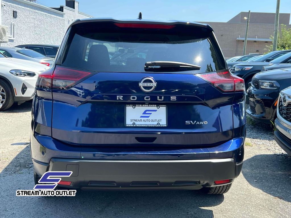 2024 Nissan Rogue SV photo 3