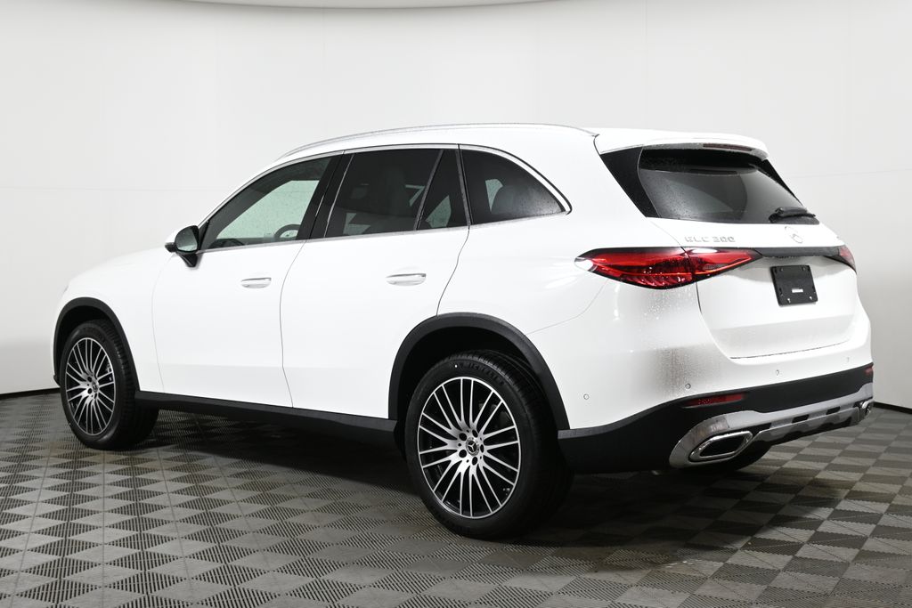 2025 Mercedes Benz GLC 300 4MATIC photo 3