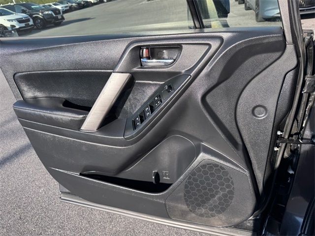 2017 Subaru Forester 2.0XT Premium photo 17