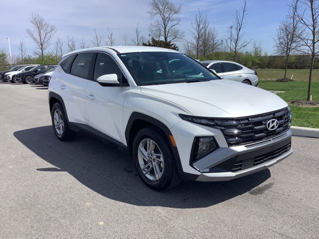 2025 Hyundai Tucson SE photo 3