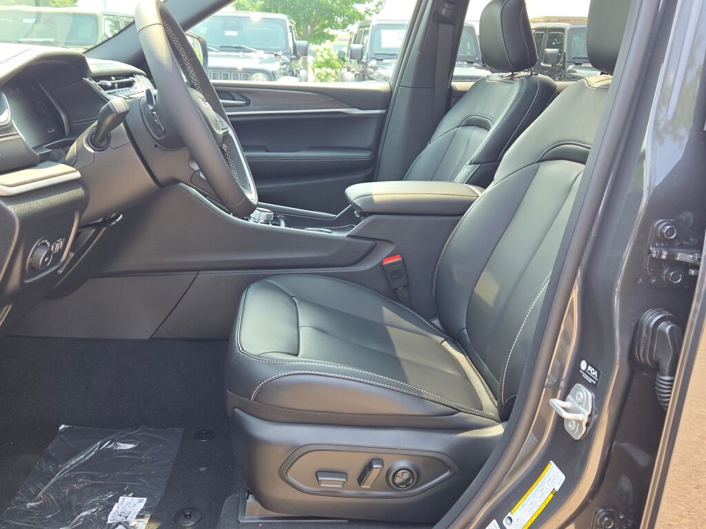 2025 Jeep Grand Cherokee Limited photo 19