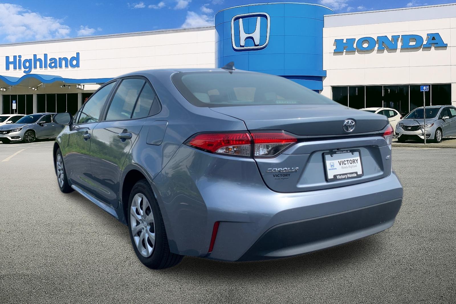 2023 Toyota Corolla LE photo 3