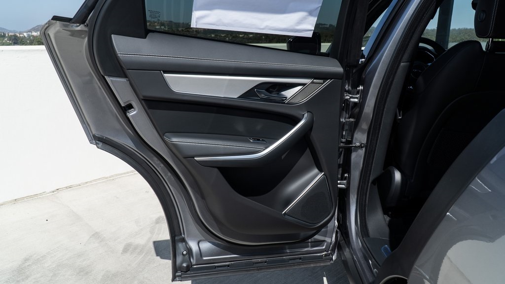 2025 Jaguar F-PACE P250 R-Dynamic S photo 17