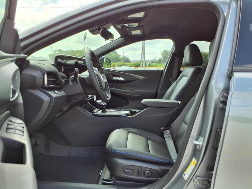 2025 Buick Envista ST photo 14