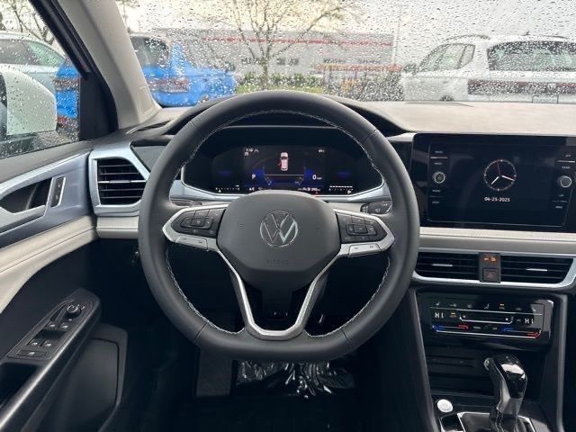 2025 Volkswagen Taos SE photo 7