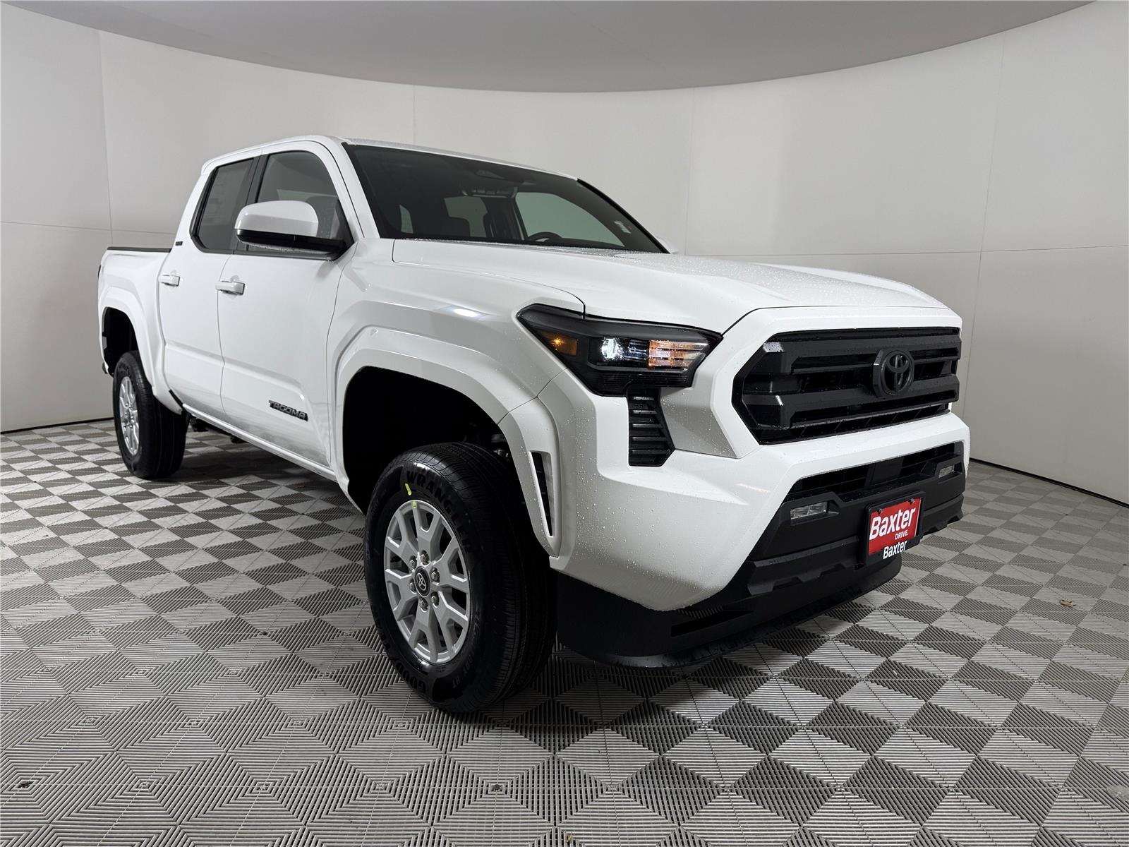 2025 Toyota Tacoma SR5's photo